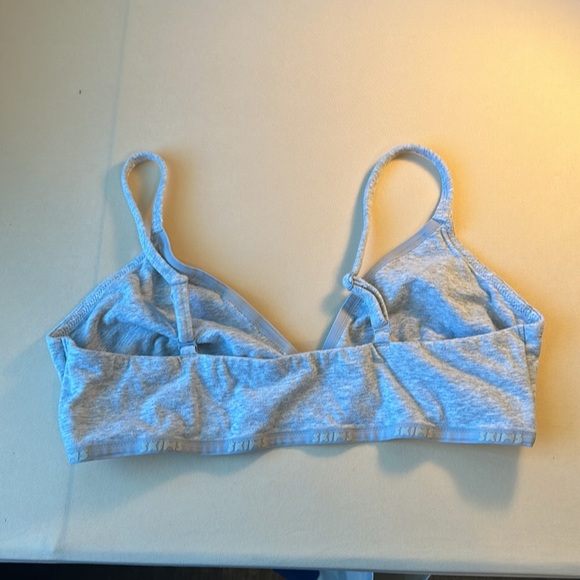 EUC SKIMS logo Women's Light Gray Bralette 3X worn, and washed once - Picture 2 of 3